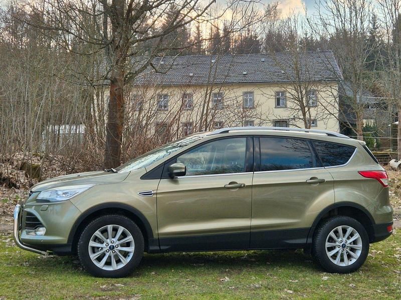 Gebraucht Ford Kuga Titanium 120 PS (88 kW) 2015 Gelb SUV