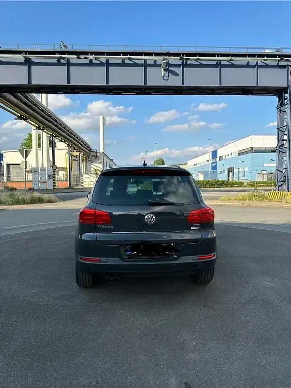 Gebraucht VW Tiguan Sportline 122 PS (89 kW) 2015 Grau SUV
