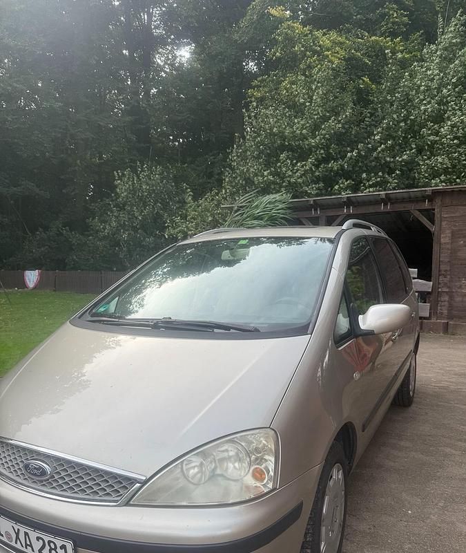 Beige Gebraucht 2005 Ford Galaxy Van / Kleinbus | 700 € (Superpreis) - Bild 1/4