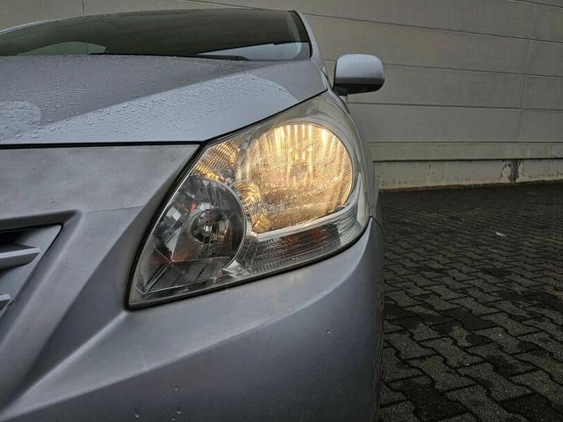 Gebraucht Toyota Verso Edition 132 PS (97 kW) 2011 Silver metallic Van / Kleinbus