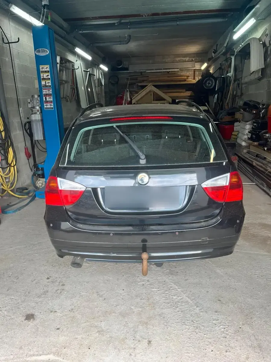 Gebraucht BMW 320 163 PS (119 kW) 2006 Schwarz Kombi