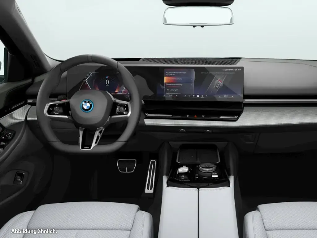 Gebraucht BMW 550e 489 PS (359 kW) 2026 Grün Kombi