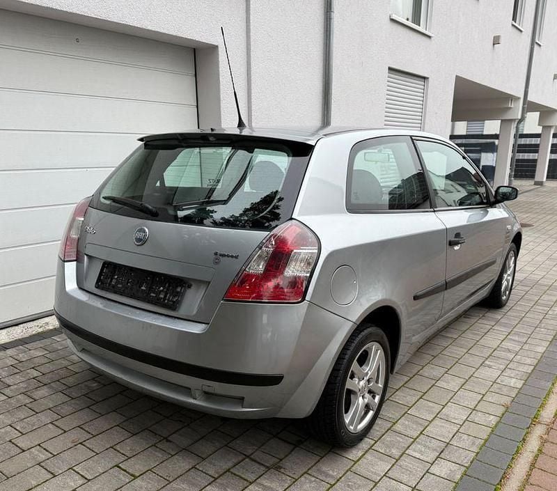 Gebraucht Fiat Stilo 95 PS (69 kW) 2004 Silber Limousine
