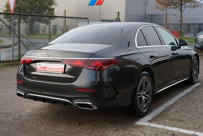 Gebraucht Mercedes E220 Advanced 220 PS (161 kW) 2024 Oliev grau Limousine