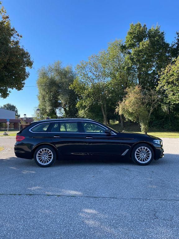 Schwarz Gebraucht 2018 BMW 530 Kombi | 22.999 € (Guter Preis) - Bild 1/4