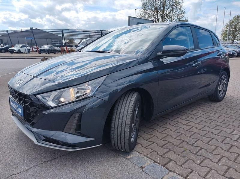 Neu Hyundai i20 90 PS (66 kW) 2026 Grau Kleinwagen