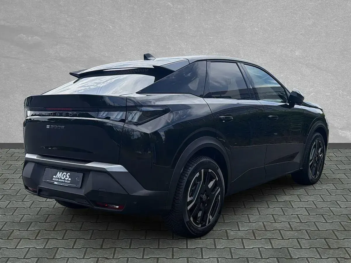Neu Peugeot e-3008 Allure 153 kW (209 PS) 2026 Perla nera schwarz SUV