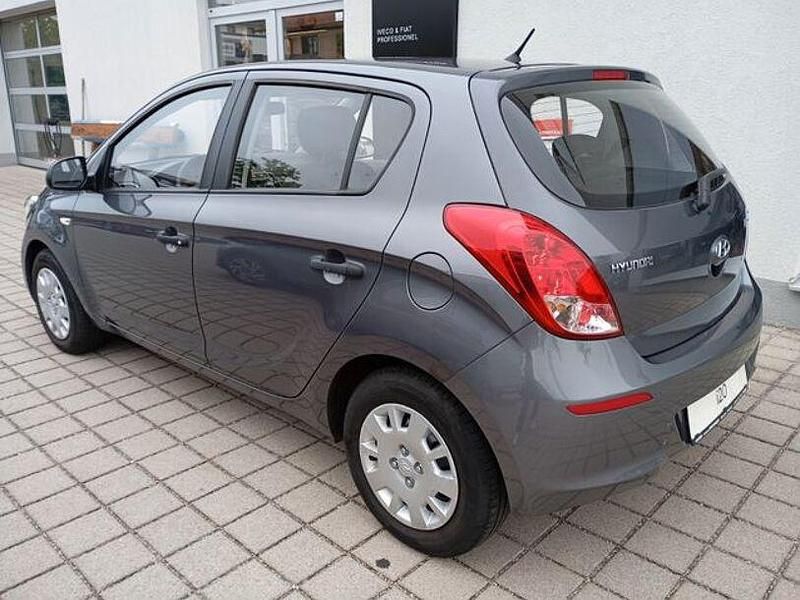 Gebraucht Hyundai i20 Edition 86 PS (63 kW) 2014 Grau Limousine