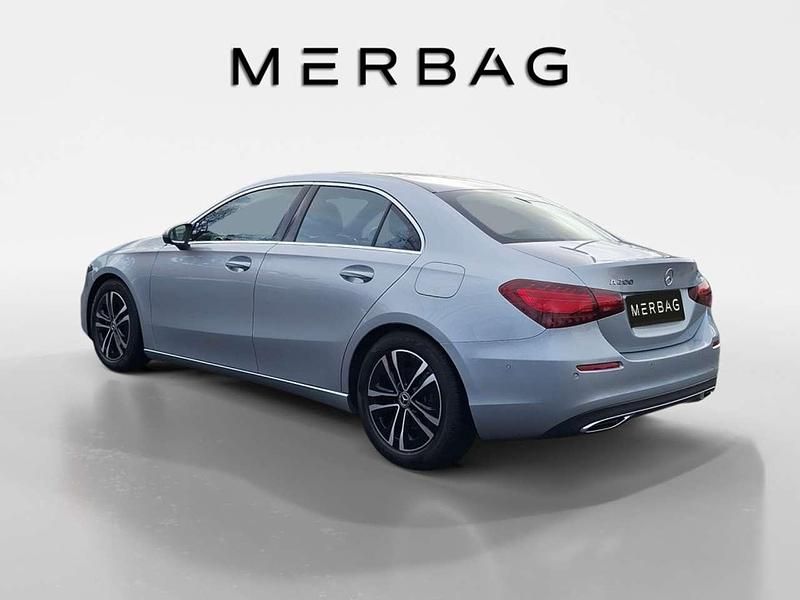 Gebraucht Mercedes A200 Advanced 163 PS (119 kW) 2025 Metalliclack hightechsilber Limousine