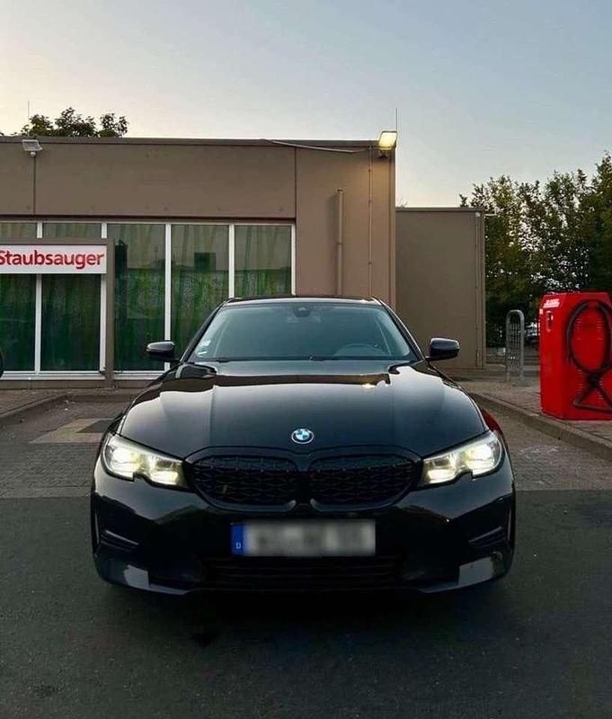 Gebraucht BMW 320 190 PS (139 kW) 2021 Schwarz Limousine