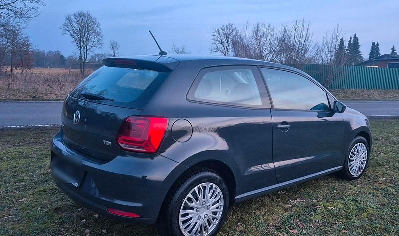 Gebraucht VW Polo 90 PS (66 kW) 2015 Grau Kleinwagen