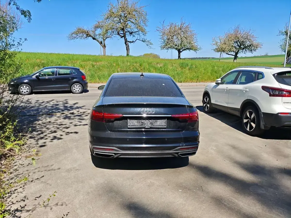Używany Audi A4 163 KM (119 kW) 2020 Czarny Sedan/Limuzyna
