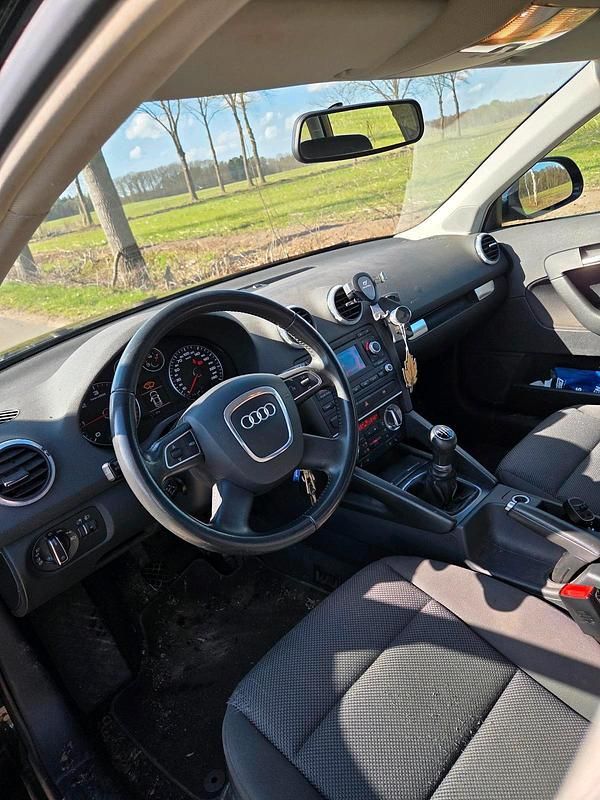 Gebraucht Audi A3 Sportback 107 PS (78 kW) 2014 Schwarz Kleinwagen