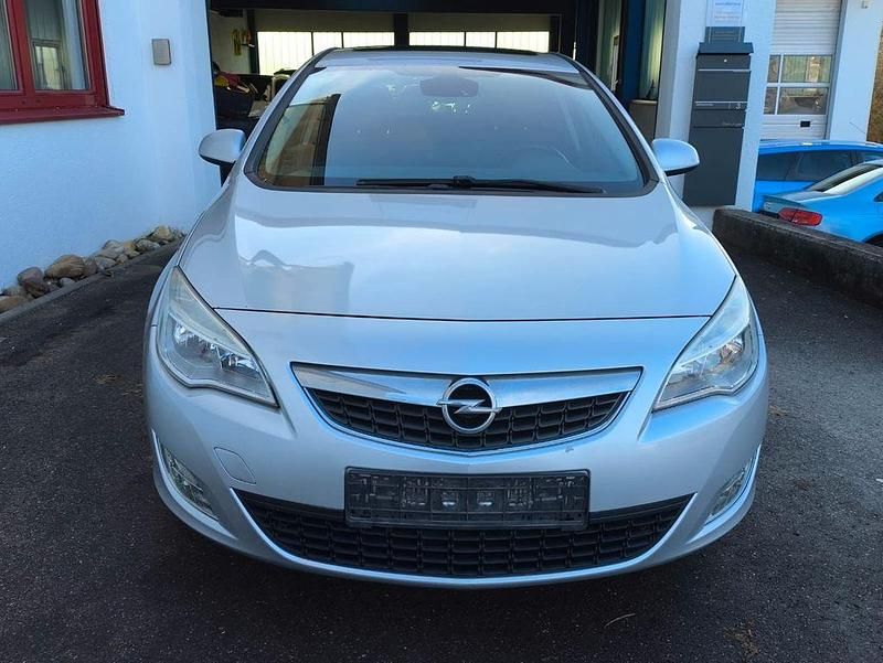 Gebraucht Opel Astra 125 PS (91 kW) 2011 Silber Limousine
