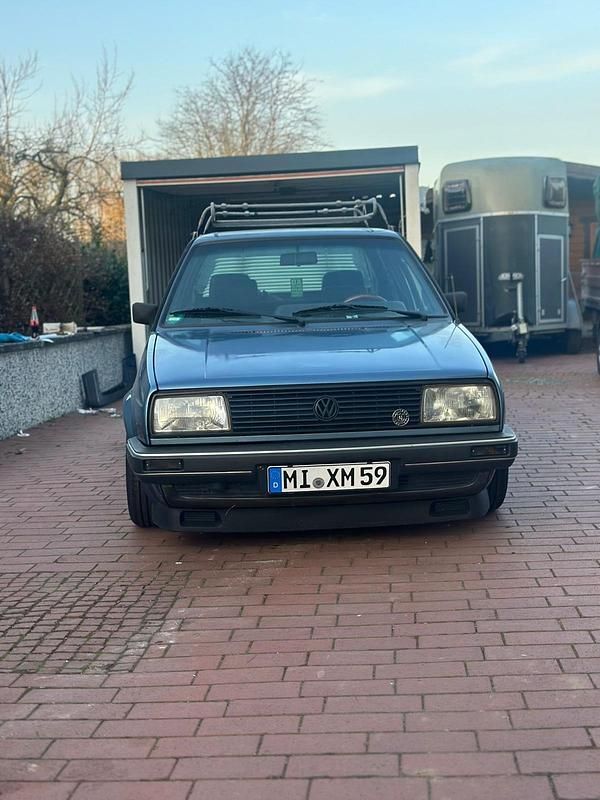 Second-hand VW Jetta 90 CP (66 kW) 1987 Albastru Berlinǎ