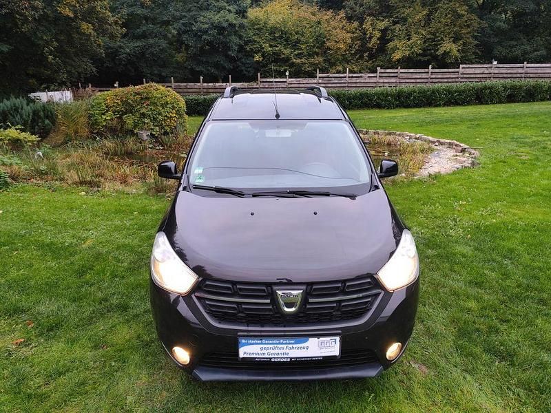 Schwarz Gebraucht 2017 Dacia Dokker Lauréate Van | 5.490 € (Guter Preis) - Bild 1/2
