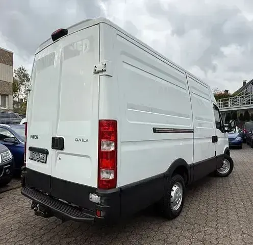 Second-hand Iveco Daily 126 CP (92 kW) 2013 Alb Monovolum