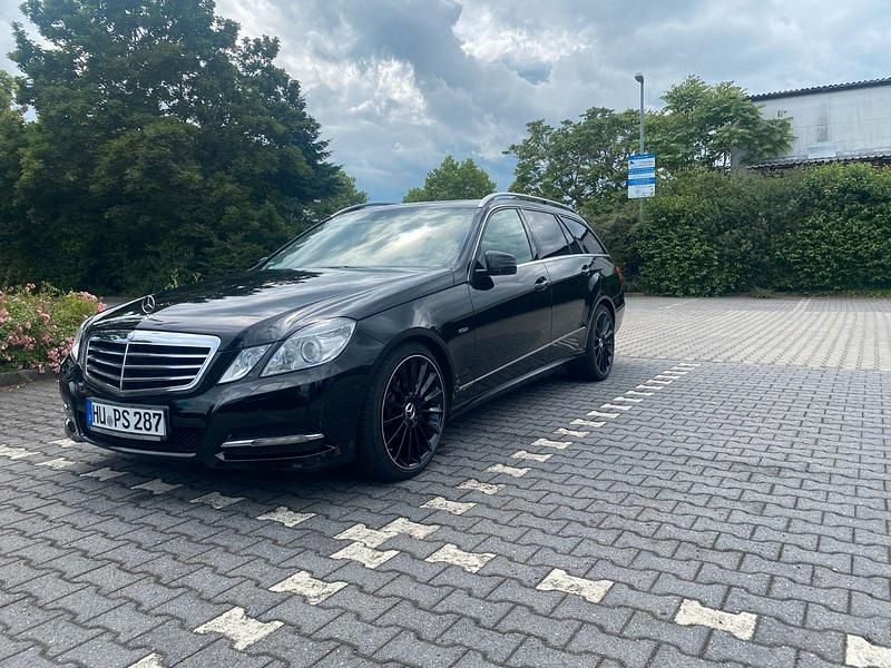 Gebraucht Mercedes E350 Avantgarde 265 PS (194 kW) 2011 Schwarz Kombi