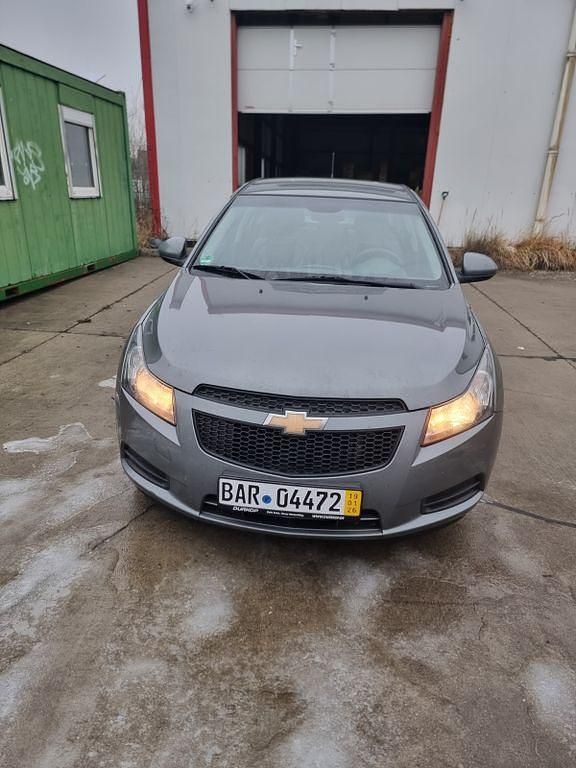 Grau Gebraucht 2010 Chevrolet Cruze Limousine | 3.500 € (Fairer Preis) - Bild 1/4