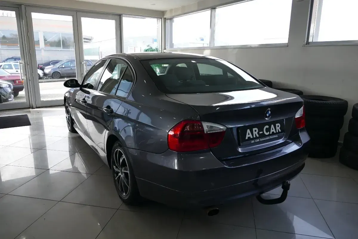 Gebraucht BMW 320 150 PS (110 kW) 2005 Grau Limousine