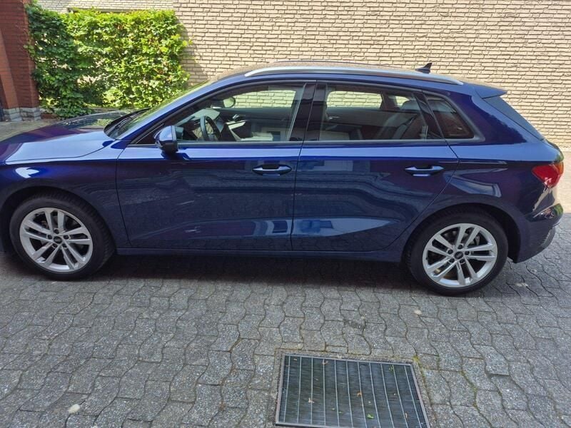 Blau Gebraucht 2022 Audi A3 Sportback Advanced Limousine | 25.900 € (Guter Preis) - Bild 1/4