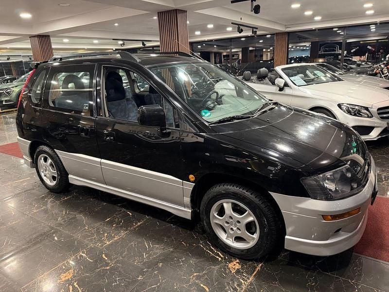 Gebraucht Mitsubishi Space Runner Motion 136 PS (100 kW) 2000 Schwarz Van / Kleinbus