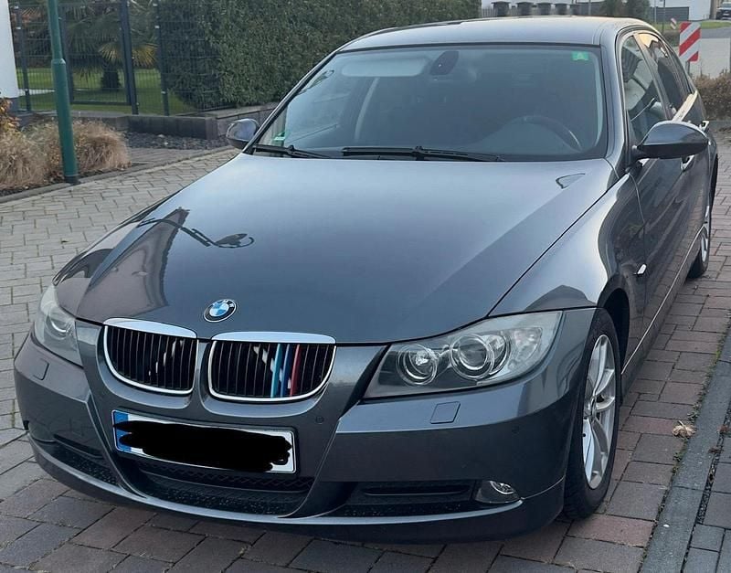 Grau Gebraucht 2007 BMW 318 Limousine | 5.600 € (Fairer Preis) - Bild 1/4