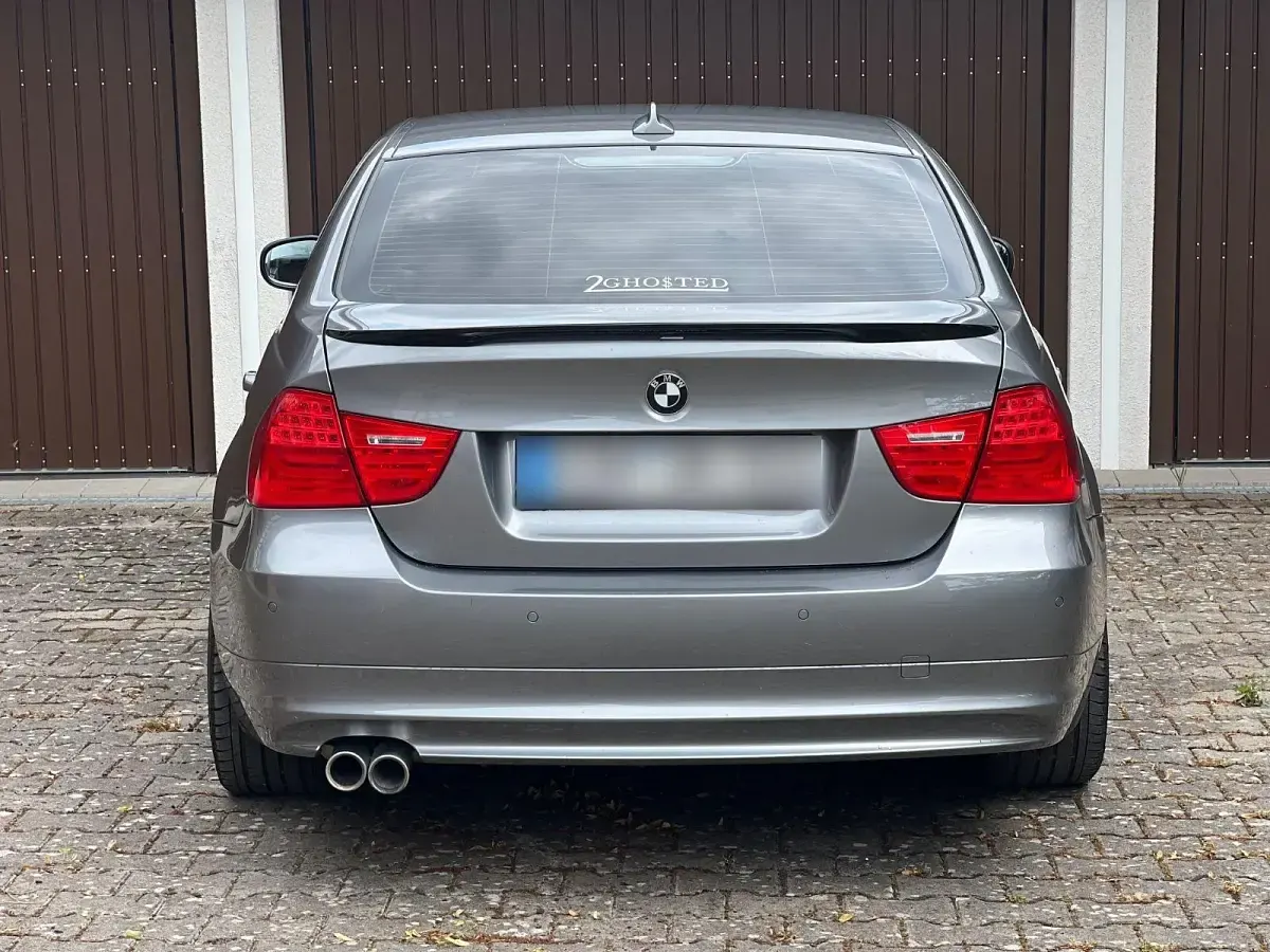 Gebraucht BMW 325 204 PS (150 kW) 2011 Grau Limousine