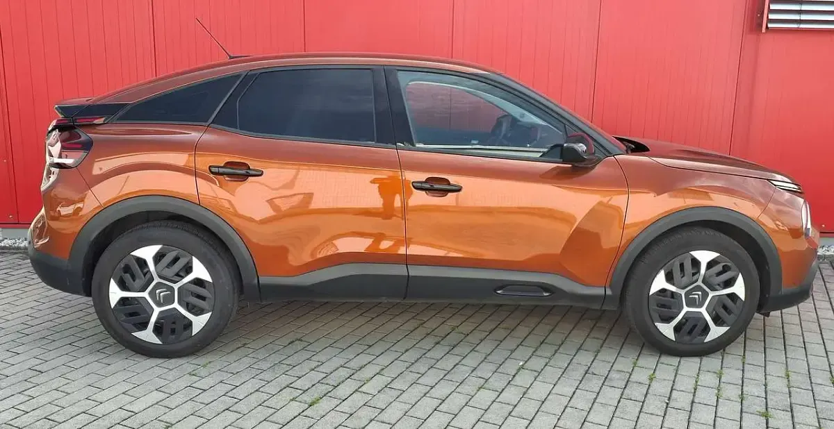 Gebraucht Citroën C4 Feel 131 PS (96 kW) 2022 Karamellbraun Limousine