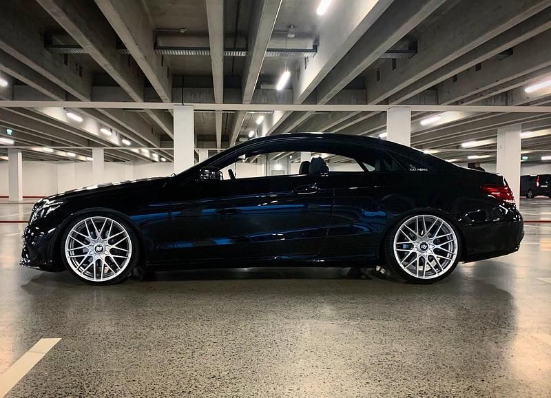 Gebraucht Mercedes E220 AMG line 170 PS (125 kW) 2016 Schwarz Coupé