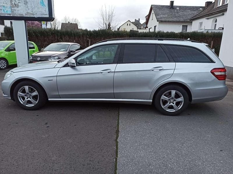 Gebraucht Mercedes E220 170 PS (125 kW) 2010 Iridiumsilber  metalliclack Kombi