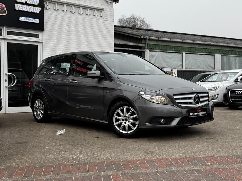 Gebraucht Mercedes B180 122 PS (89 kW) 2012 Grau Van / Kleinbus