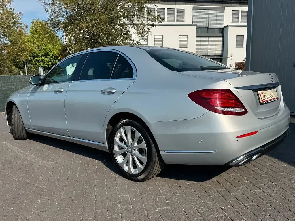 Gebraucht Mercedes E220 Exclusive 194 PS (142 kW) 2017 Silber Limousine