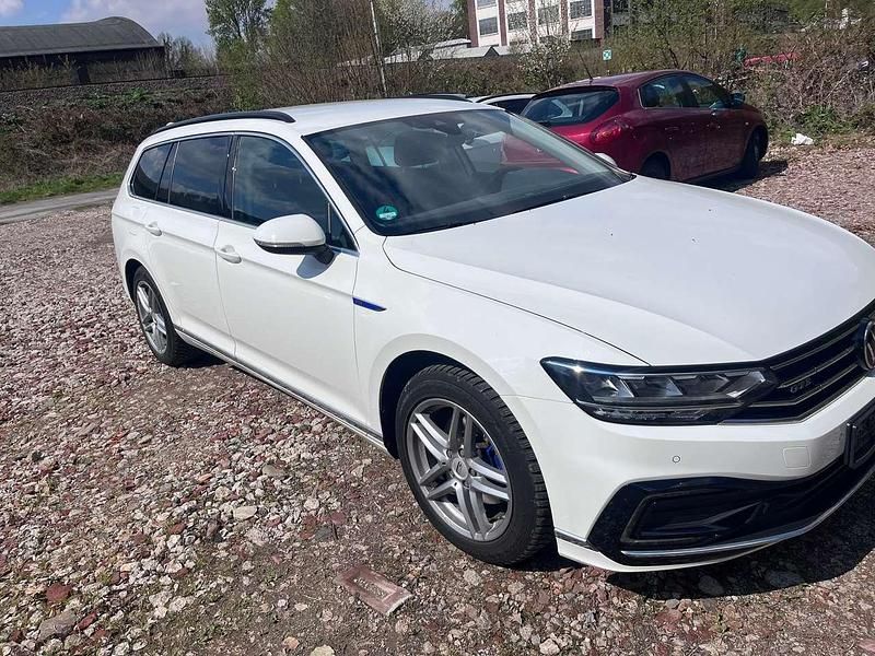 Gebraucht VW Passat GTE 156 PS (114 kW) 2021 Pure white Kombi
