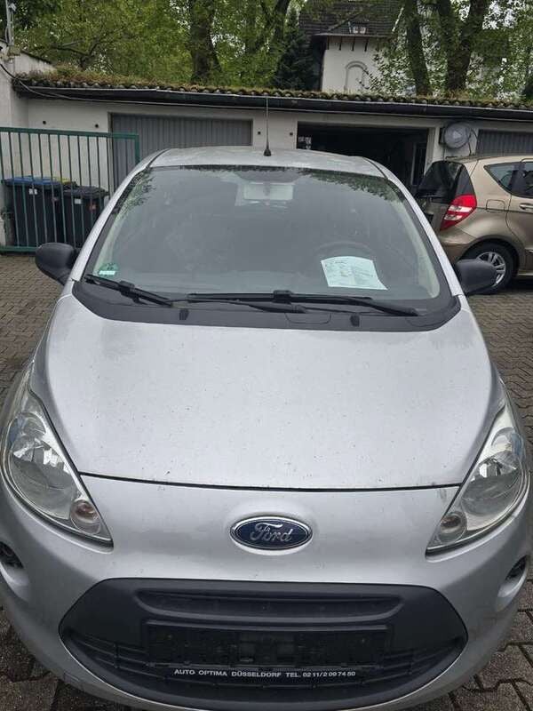 Moonlightsilber metallic Gebraucht 2013 Ford Ka Ambiente Kleinwagen | 2.300 € (Guter Preis) - Bild 1/4