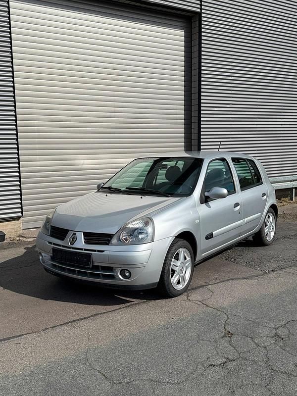 Silber Gebraucht 2006 Renault Clio II Limousine | 2.000 € (Fairer Preis) - Bild 1/4