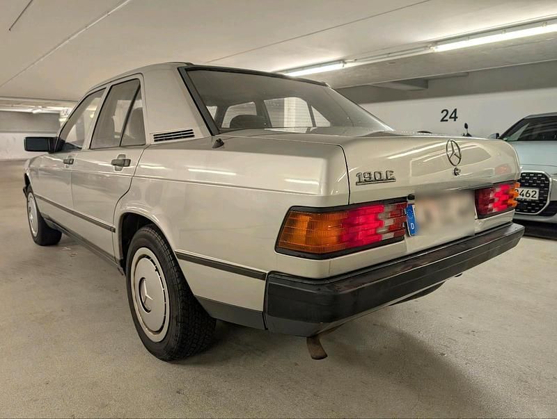 Silber Gebraucht 1987 Mercedes 190 Limousine | 7.700 € - Bild 1/4