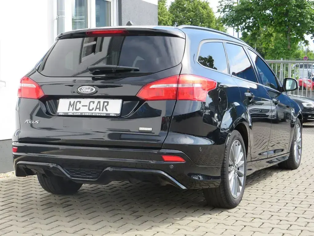 Używany Ford Focus ST-Line 140 KM (102 kW) 2018 Czarny Sedan/Limuzyna