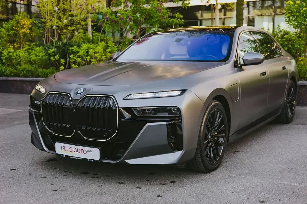 Gebraucht BMW 750e M Sport 313 PS (230 kW) 2023 Grau Limousine
