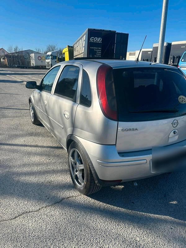 Usata Opel Corsa 75 CV (55 kW) 2004 Argento Utilitaria