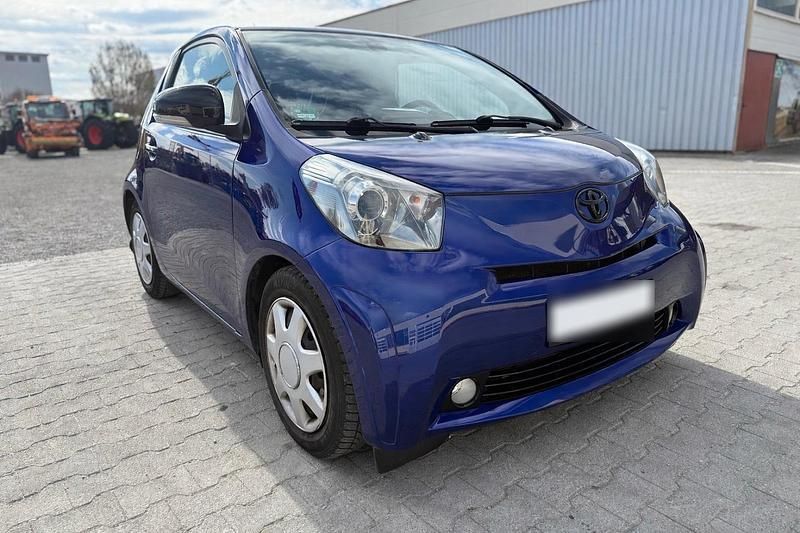 Gebraucht Toyota iQ 98 PS (72 kW) 2010 Blau Kleinwagen