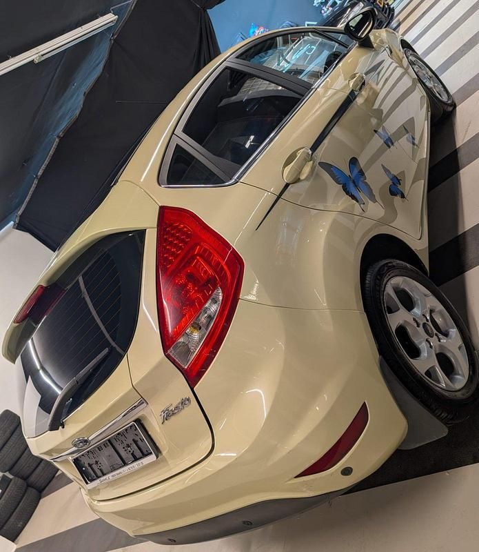 Gebraucht Ford Fiesta 97 PS (71 kW) 2009 Andere farben Kleinwagen