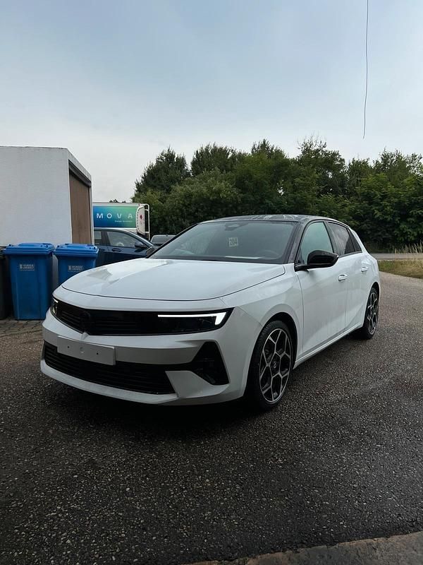 Weiß Gebraucht 2025 Opel Astra Limousine | 25.500 € (Superpreis) - Bild 1/4