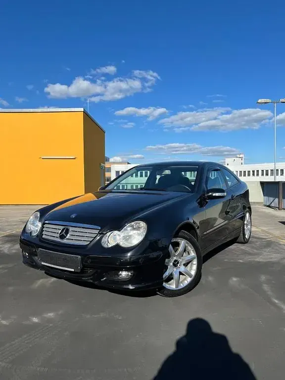 Gebraucht Mercedes C180 143 PS (105 kW) 2007 Schwarz Coupé