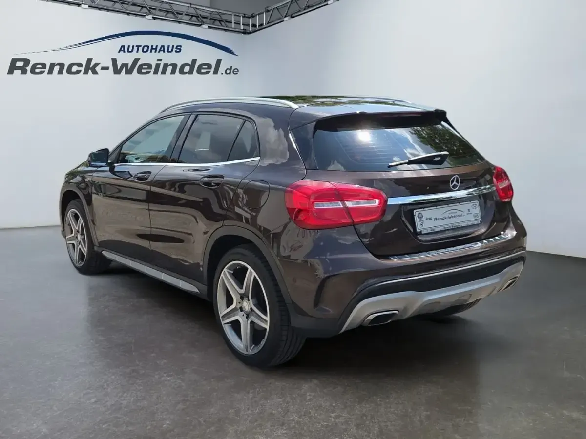 Gebraucht Mercedes GLA220 StreetStyle 170 PS (125 kW) 2015 Braun SUV