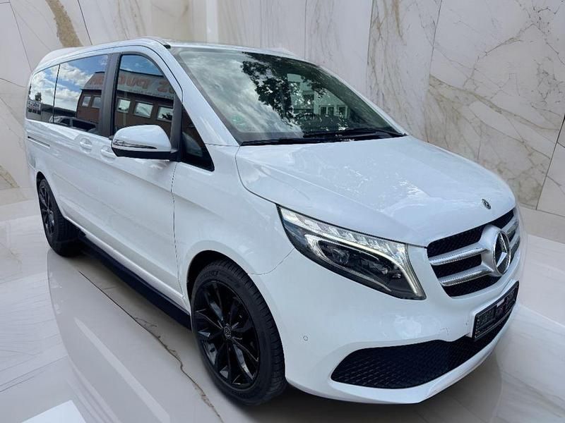 Arktikweiss Gebraucht 2020 Mercedes V220 Van / Kleinbus | 34.800 € (Guter Preis) - Bild 1/4