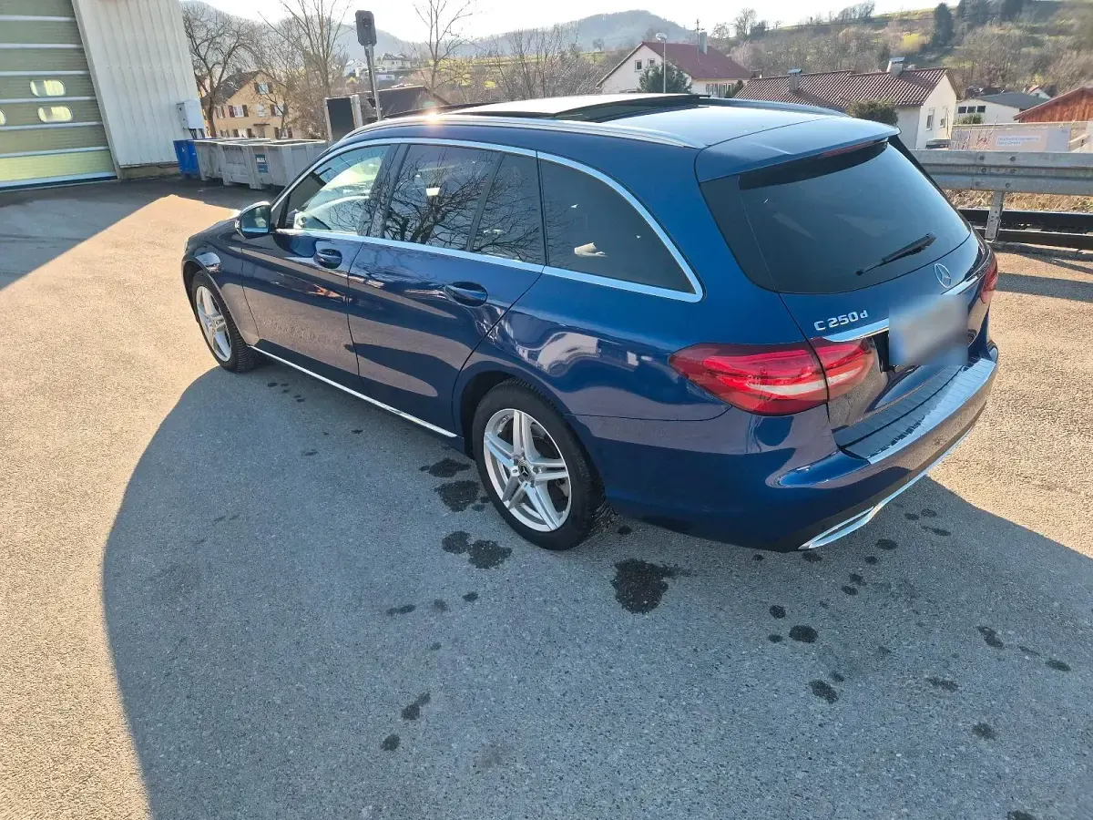 Gebraucht Mercedes E250 Avantgarde 204 PS (150 kW) 2015 Blau Kombi