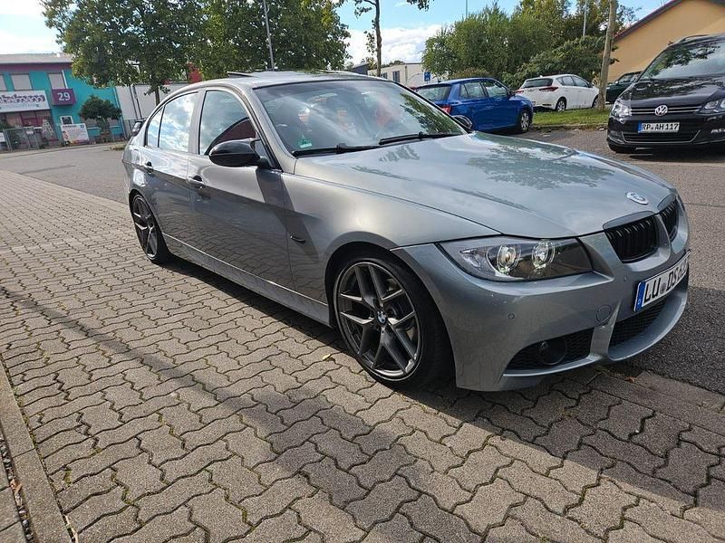 Grau Gebraucht 2006 BMW 318 Performance Limousine | 3.990 € (Guter Preis) - Bild 1/4