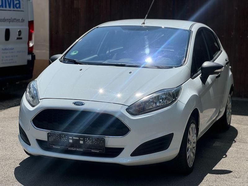 Weiß Gebraucht 2017 Ford Fiesta Trend Kleinwagen | 8.790 € (Superpreis) - Bild 1/4