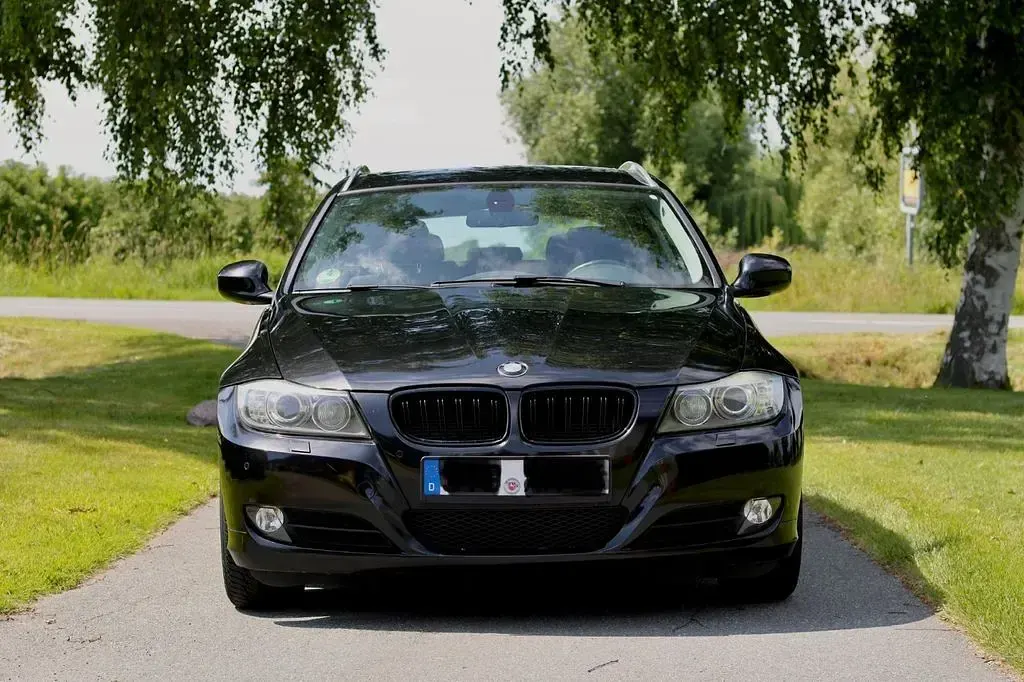 Gebraucht BMW 320 170 PS (125 kW) 2011 Schwarz Kombi